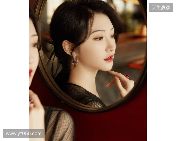 👀穿着热刺球衣！王钰栋与U22国足队友鲍盛鑫、蒯纪闻合影