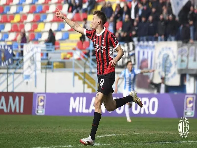 记者:如果巴尔泰萨吉没完全恢复,埃斯图皮尼安将在德比首发